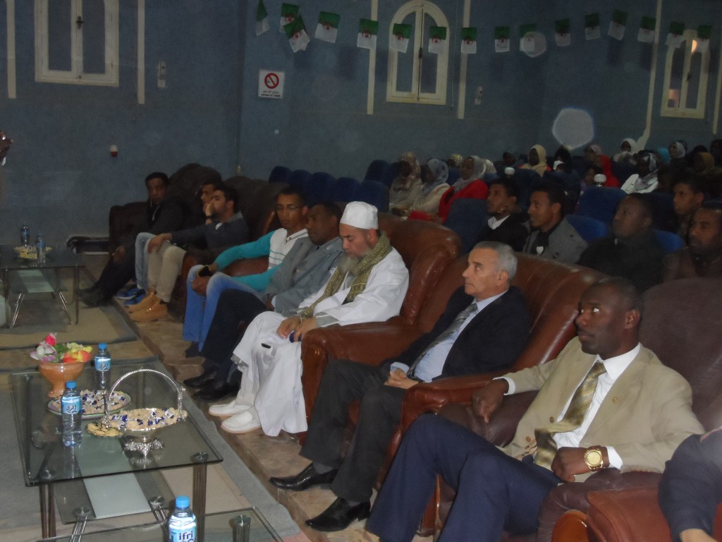 جمعية همسة أمل تكرم الطلبة المتفوقين في الدراسة