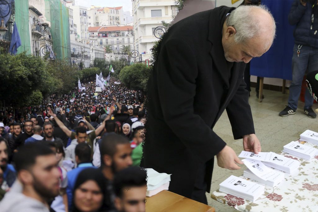 انتخابات وسط احتجاجات